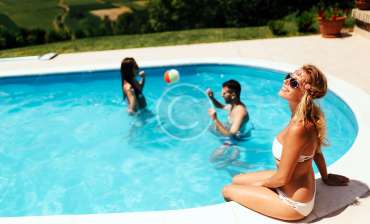 10 Pool Party Ideas to Cool Down Your Summer